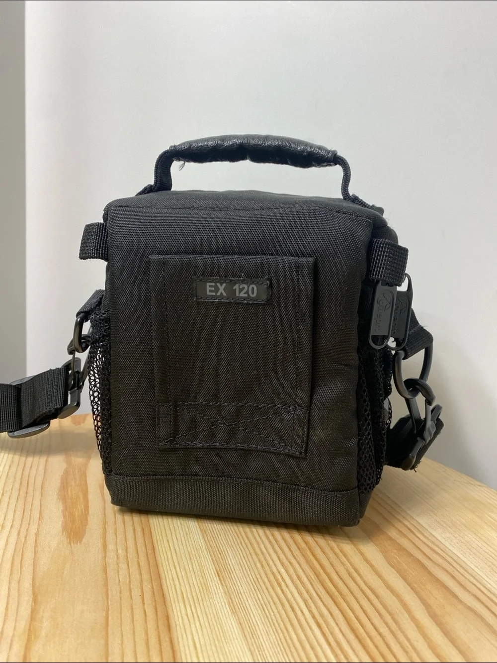 Lowepro EX 120 Camera Bag Black For Small SLR DSLR Cameras with Shoulder Strap